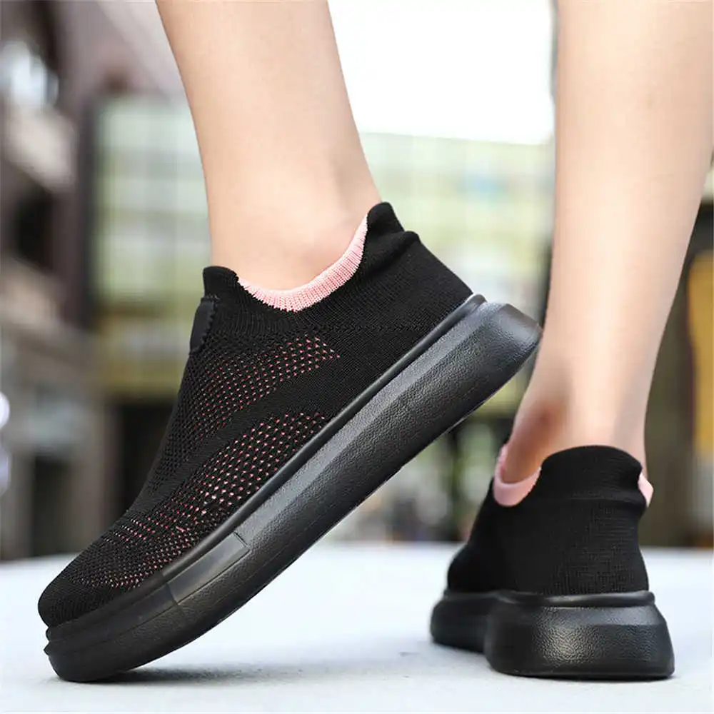 Women Accessories Shop Name Ideas - Stoking Platform sepatu cokelat untuk wanita